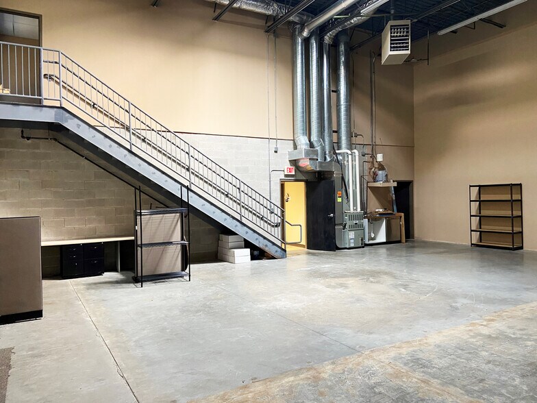 More Photos Of 1585 Beverly Ct, Aurora Warehouse For Sale