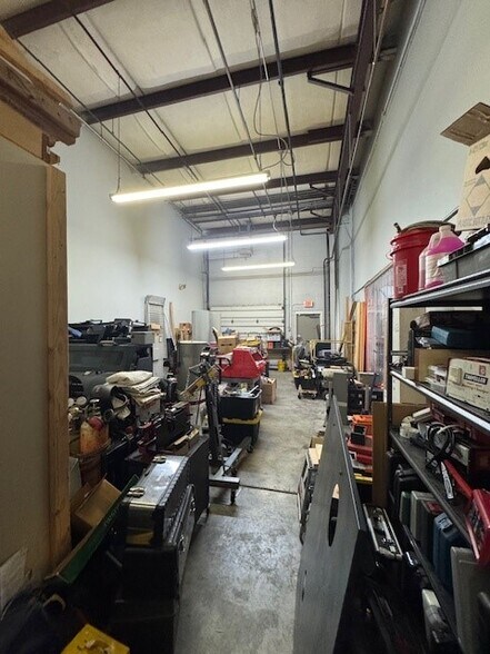 More Photos Of 820 Fesslers Pky, Nashville Light Distribution For Lease