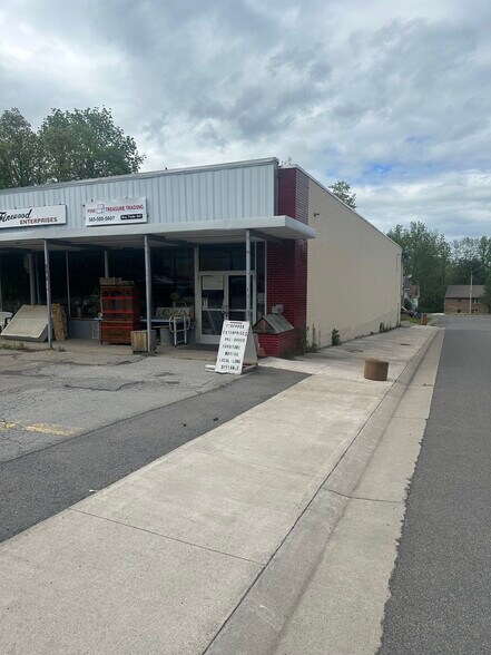 More Photos Of 133 William St, Palmyra Freestanding For Lease