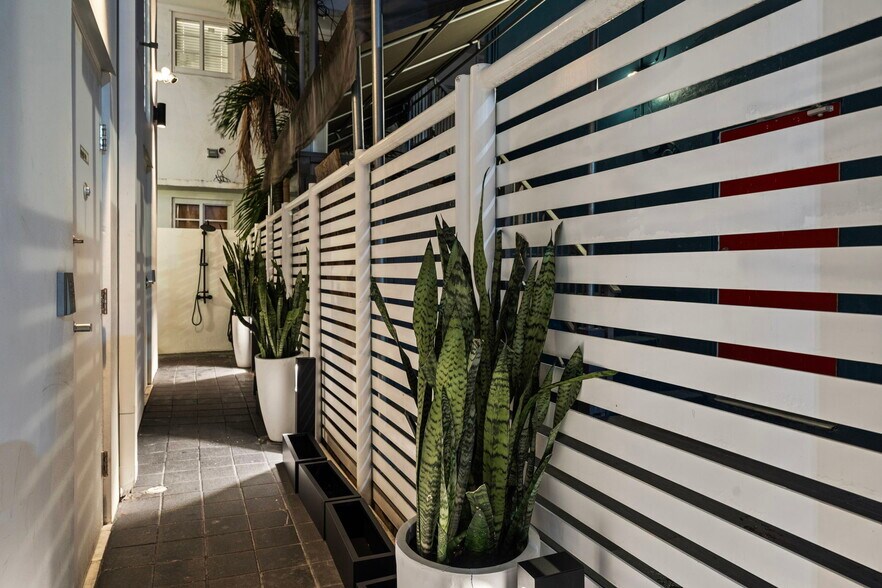 More Photos Of 124 11th St, Miami Beach Hotel For Sale