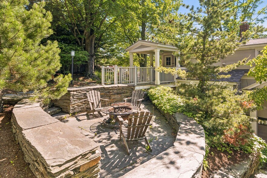 More Photos Of 299 Mountain Rd, Stowe Office Residential For Sale