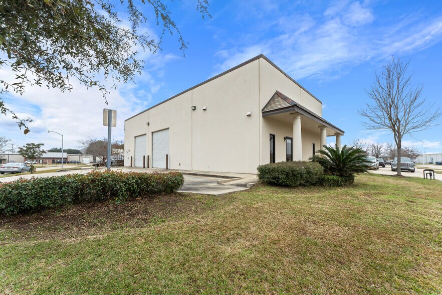 More Photos Of 6768 Complex Dr, Baton Rouge Industrial For Lease