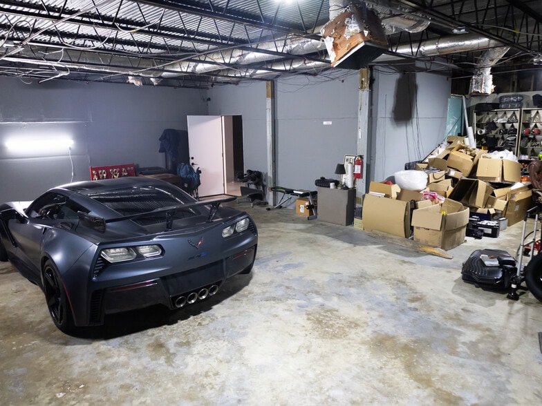 More Photos Of 16525 Market, Channelview Light Manufacturing For Sale