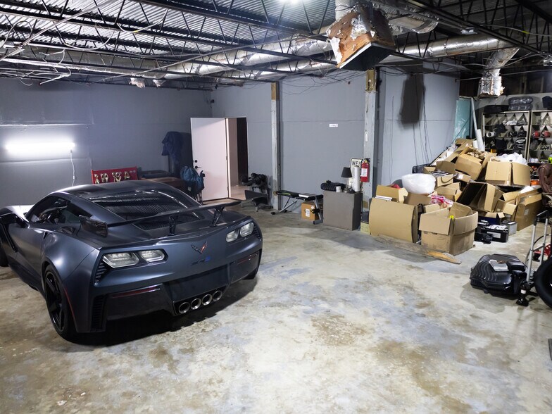 More Photos Of 16526 Market St, Channelview Showroom For Sale
