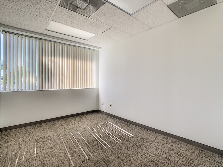 More Photos Of 777 SE 20th St, Fort Lauderdale Loft Creative Space For Lease