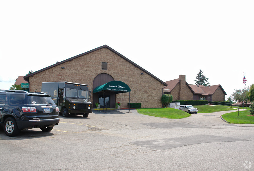 Primary Photo Of 5270 Perry Rd, Grand Blanc Golf Course Driving Range For Sale