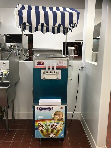 More Photos Of 4161 Beverly Blvd, Los Angeles Restaurant For Lease