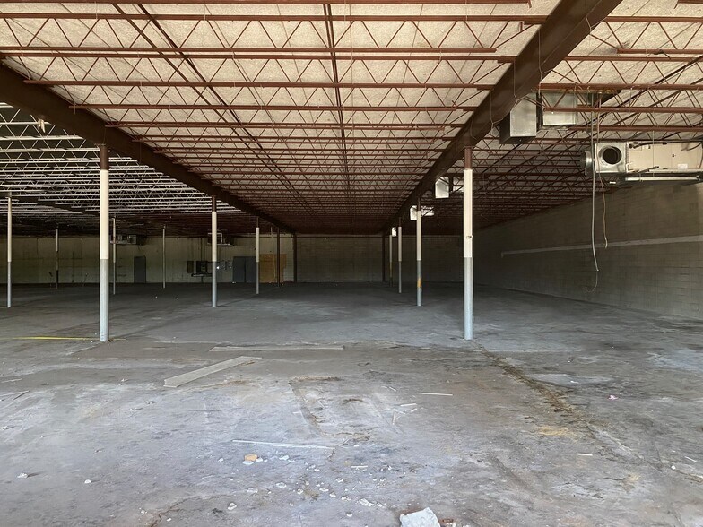 More Photos Of 809 Varsity Dr, Tupelo Storefront For Lease