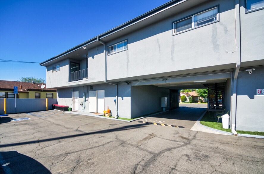 More Photos Of 1532-1538 W Commonwealth Ave, Fullerton Storefront Retail Residential For Lease