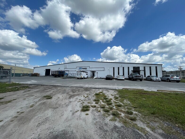More Photos Of 3110 Reynolds Rd, Lakeland Warehouse For Lease