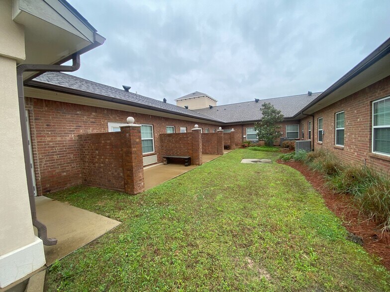 More Photos Of 104 Mbl Bank Dr, Minden Assisted Living For Lease