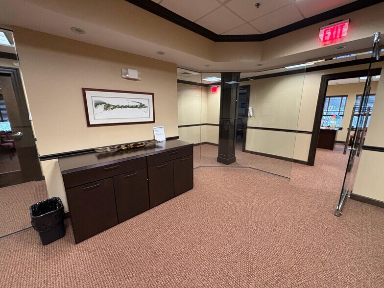 More Photos Of 90-100 Central St, Holliston Storefront Retail Office For Lease