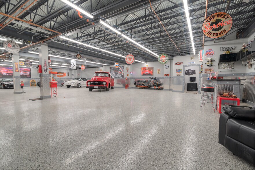 More Photos Of 2302 Turnpike St, North Andover General Retail For Lease