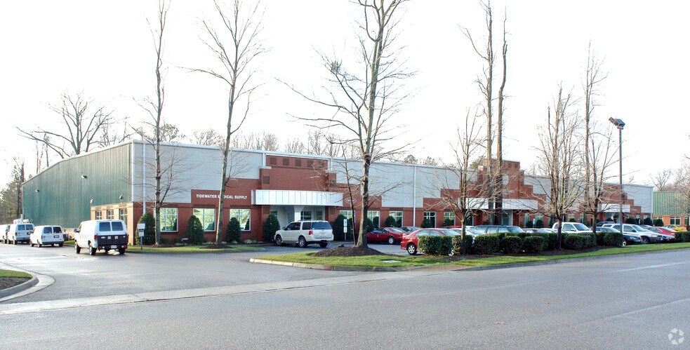 More Photos Of 525 Byron St, Chesapeake Flex For Lease