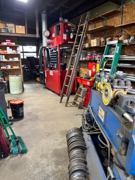 More Photos Of 114 Columbia Ave, Willimantic Auto Repair For Lease