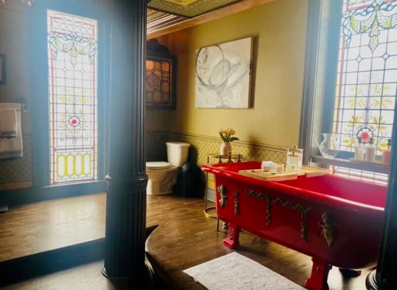 More Photos Of 310 Ball Park Loop, Denison Hospitality For Sale