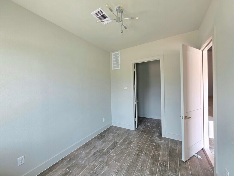 More Photos Of 14535 Lake Business Dr, Conroe Warehouse For Sale