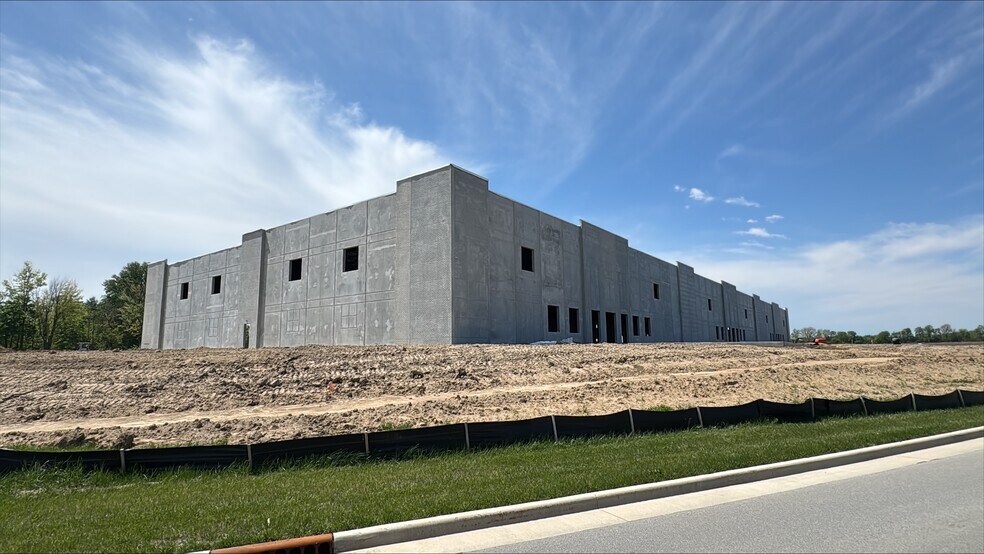 More Photos Of 20340 Grassy Branch Rd, Westfield Warehouse For Lease