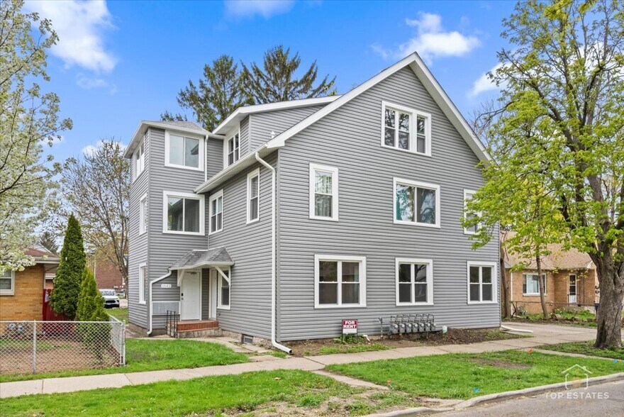 Primary Photo Of 1542 Victoria Ave, North Chicago Apartments For Sale