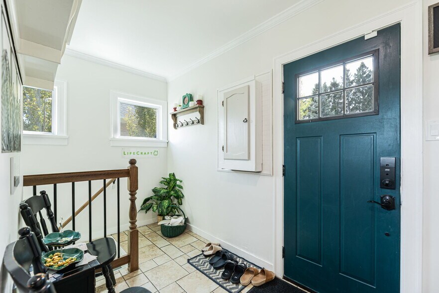 More Photos Of 313 Ross Av, Cochrane Medical For Sale