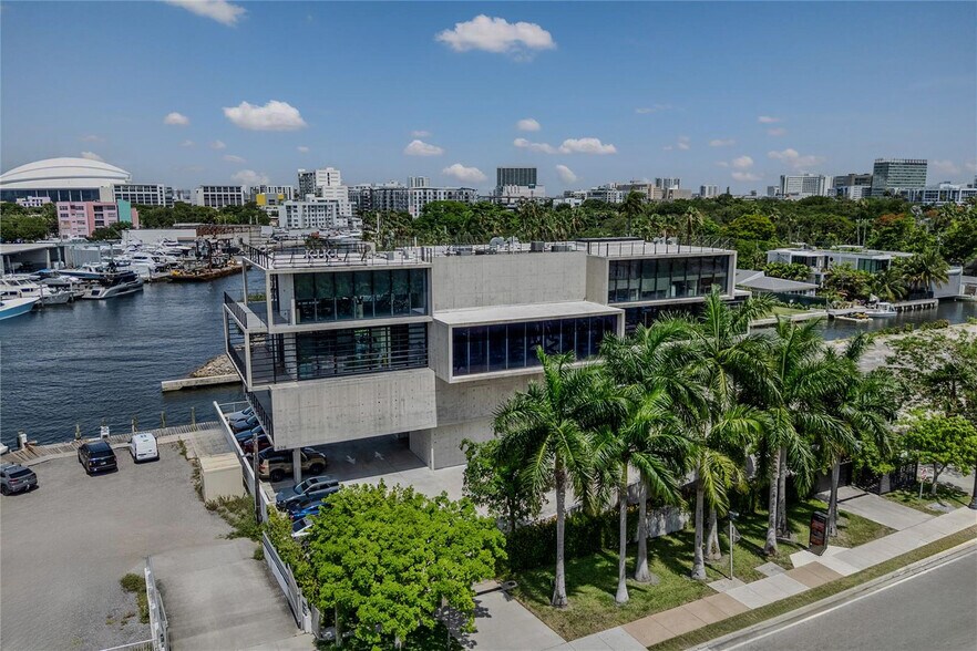 More Photos Of 528 NW 7th Ave, Miami Office For Sale