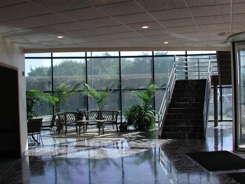 More Photos Of 10015 N Ambassador Dr, Kansas City Medical For Lease