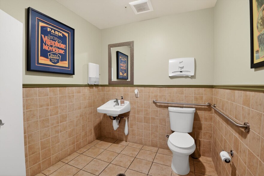 More Photos Of 923 N Hollywood Way, Burbank General Retail For Sale