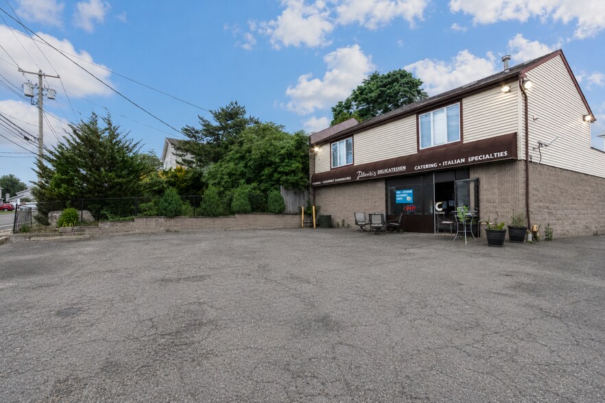 Primary Photo Of 44 Bayville Ave, Bayville Storefront Retail Residential For Sale