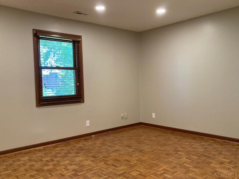 More Photos Of 771 Neeb Rd, Cincinnati Medical For Lease