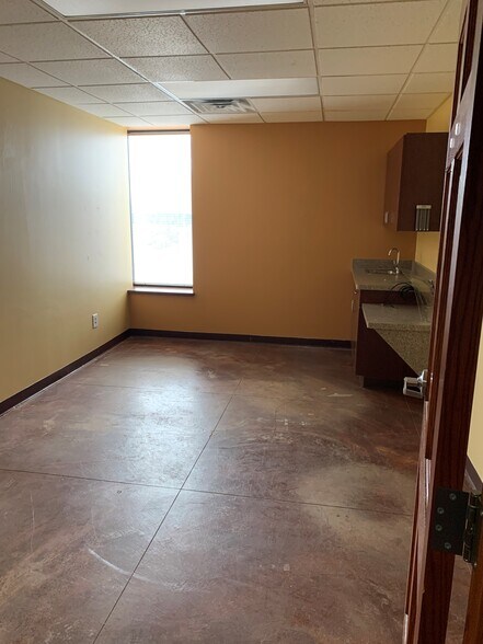 More Photos Of 1134 W North Ave, Milwaukee Medical For Sale