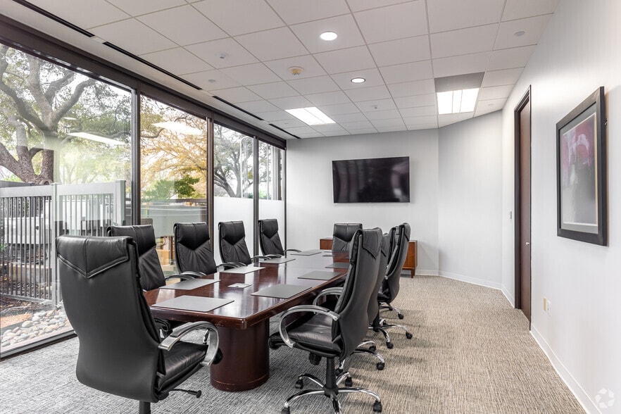 More Photos Of 500 E Border St, Arlington Office For Lease