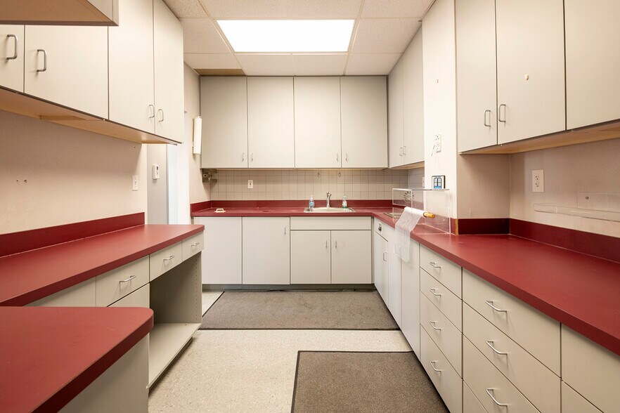 More Photos Of 29001 Cedar Rd, Lyndhurst Medical For Lease