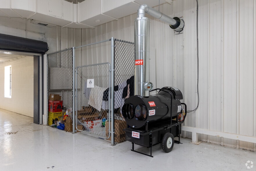 More Photos Of 414 N Meriah St, Landis Warehouse For Lease