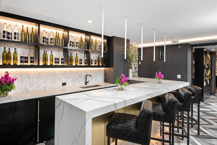 More Photos Of 1 E Delaware Pl, Chicago Apartments For Lease