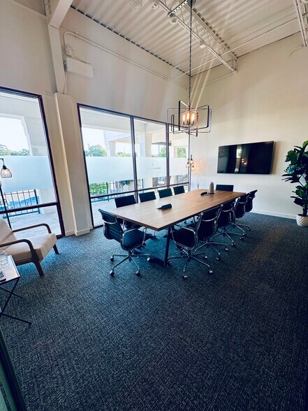 More Photos Of 4920 Roswell Rd NE, Atlanta Storefront For Lease