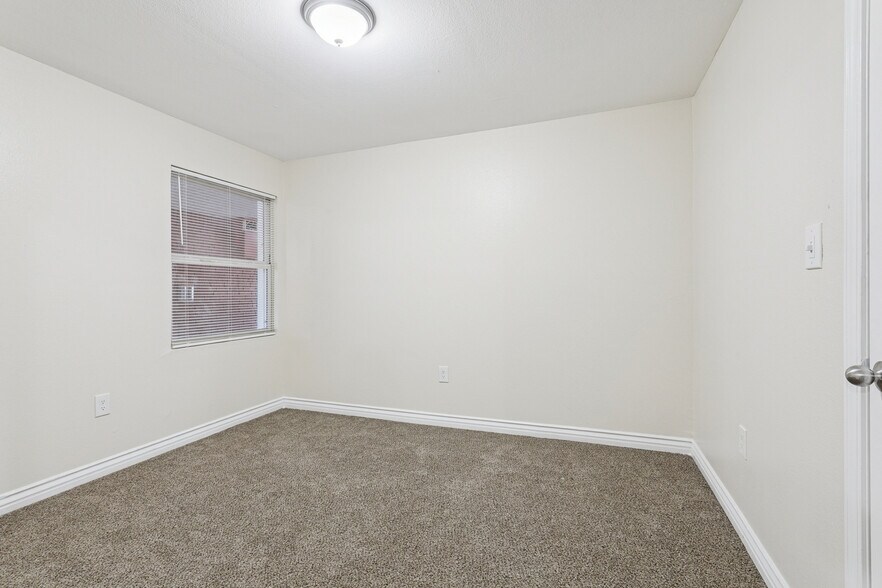 More Photos Of 3300 Garden Oaks Dr, New Orleans Apartments For Sale