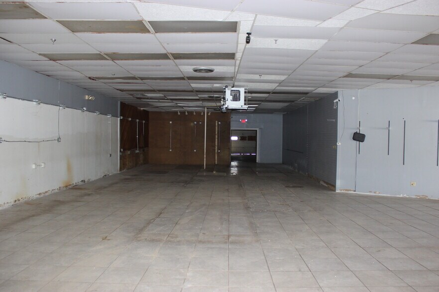 More Photos Of 61 Amity Rd, New Haven Unknown For Lease