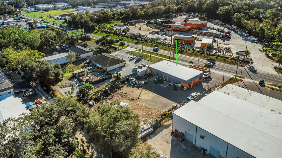 More Photos Of 2922 Grand Blvd, Holiday Flex For Lease