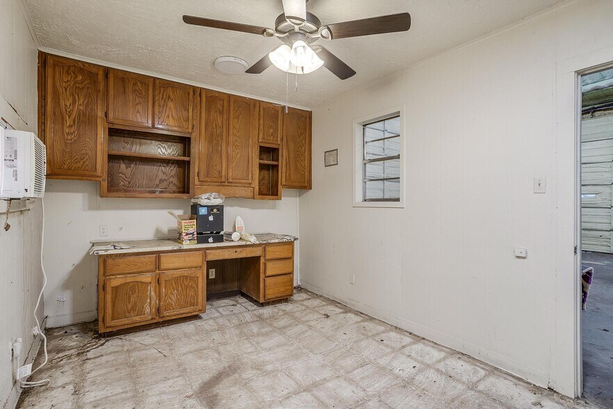 More Photos Of 4140 Mansfield Hwy, Forest Hill Warehouse For Sale