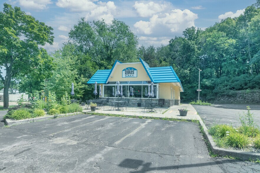 More Photos Of 6115 US Highway 51, McFarland Fast Food For Sale