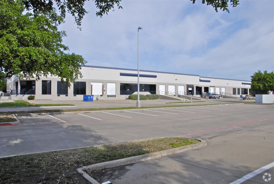 More Photos Of 2552 Summit Ave, Plano Showroom For Lease