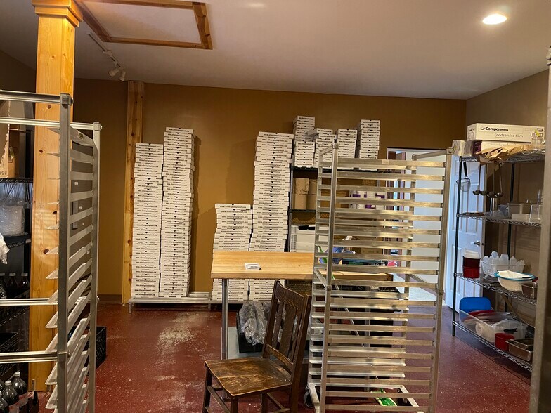 More Photos Of 210 Lake St, Crystal Freestanding For Sale