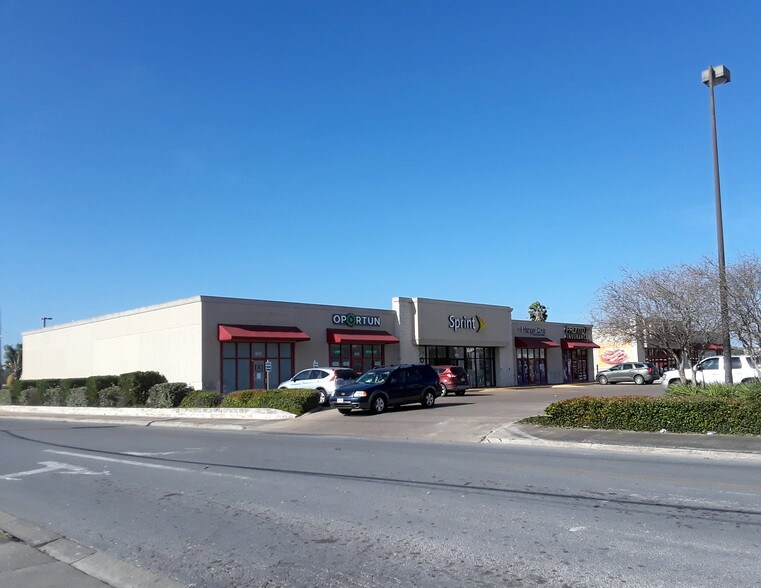 More Photos Of 801-825 N Ed Carey Dr, Harlingen Storefront Retail Office For Lease