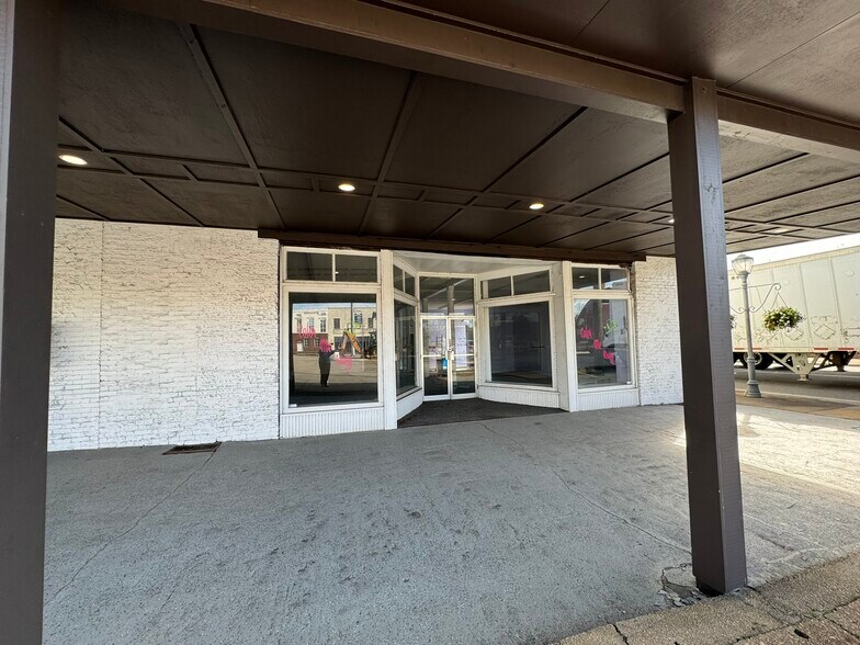 More Photos Of 102 Saint Joseph Ave, Brewton Storefront Retail Residential For Sale