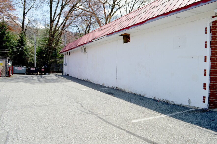 More Photos Of 79 Ramapo Rd, Garnerville Storefront Retail Office For Lease