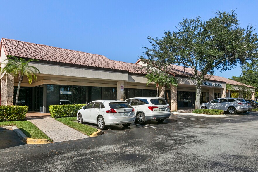 More Photos Of 901-1001 N University Dr, Coral Springs General Retail For Lease