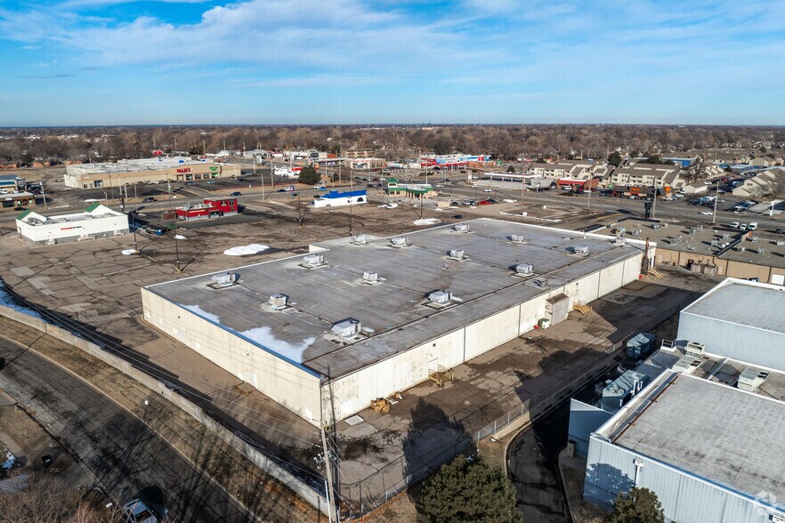 More Photos Of 7011 W Central Ave, Wichita Freestanding For Lease