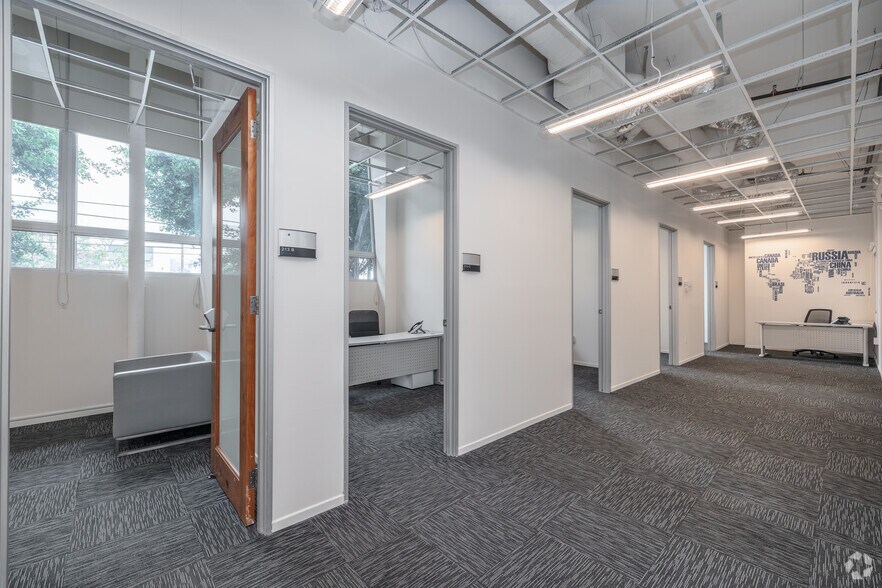More Photos Of 6350 Santa Monica Blvd, Los Angeles Office For Sale