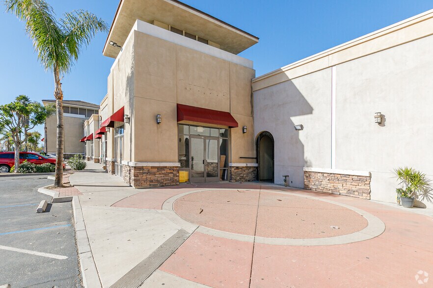 More Photos Of 2364 Roll Dr, San Diego Unknown For Lease