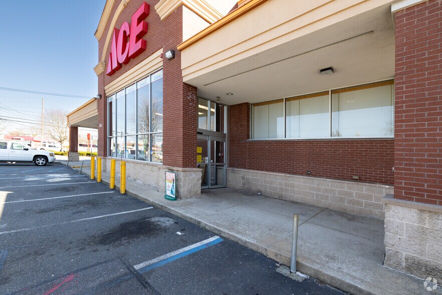 More Photos Of 1102 Broadhollow Rd, East Farmingdale Freestanding For Sale